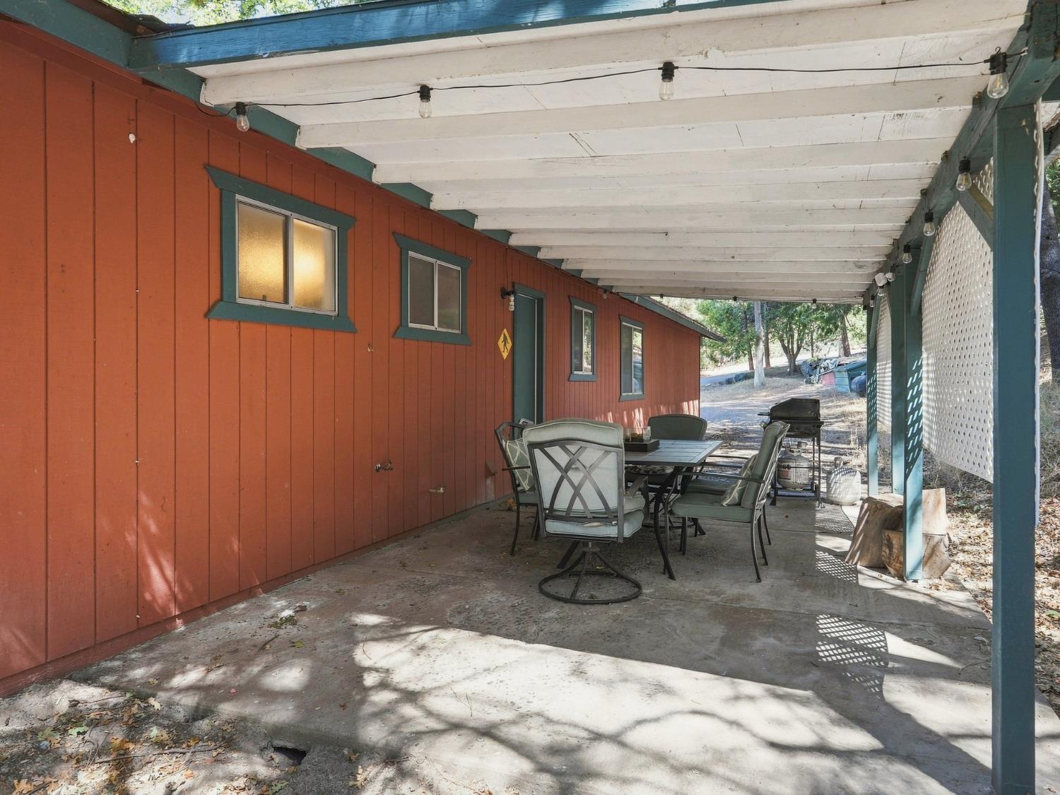 44754 Mountain Meadow Rd, Oakhurst, CA 93644