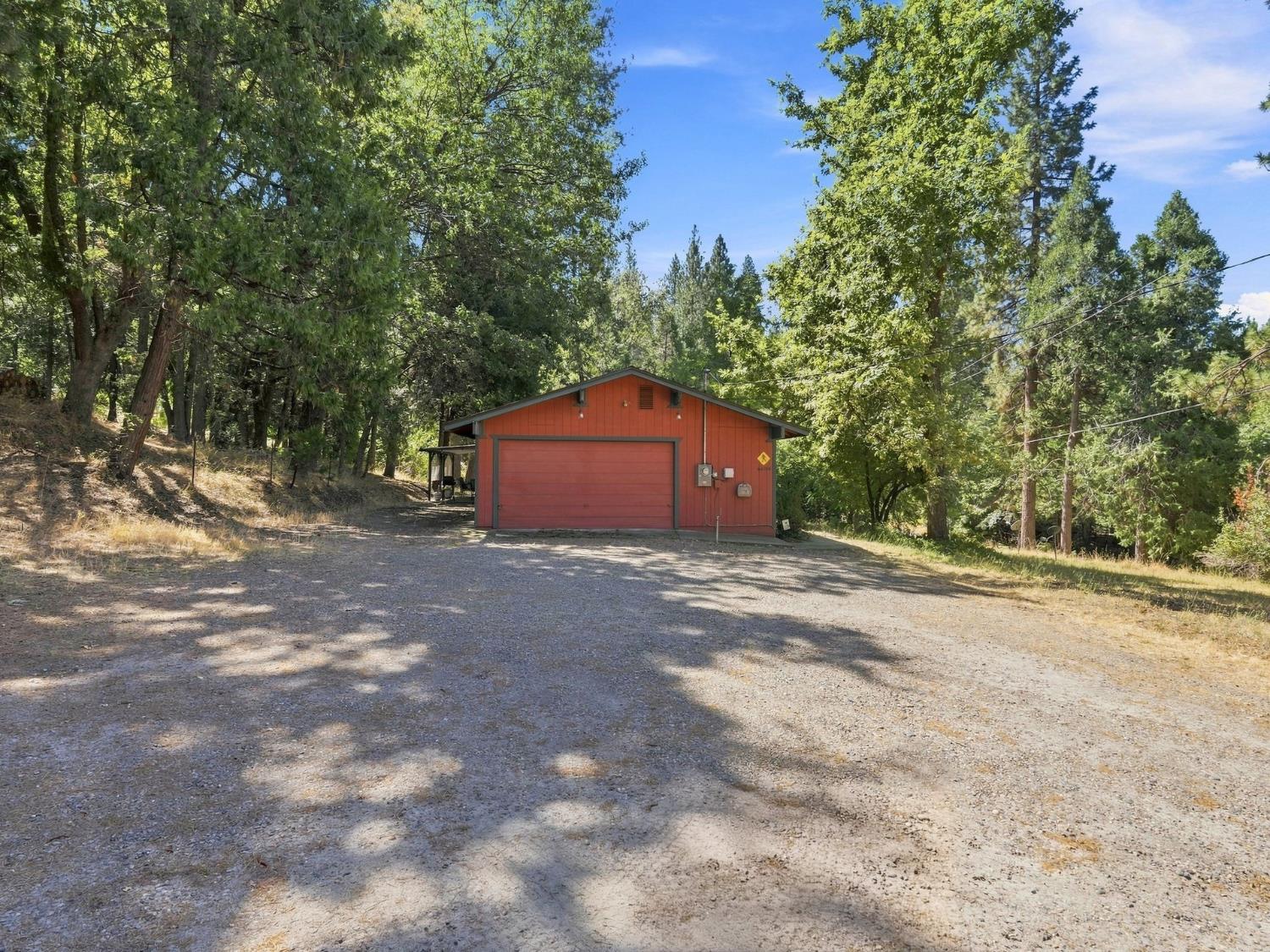 44754 Mountain Meadow Rd, Oakhurst, CA 93644