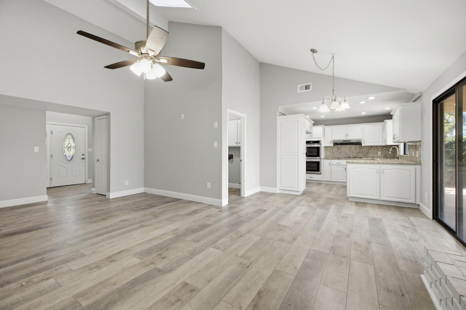 6493 N Blythe Ave, Fresno, CA 93722
