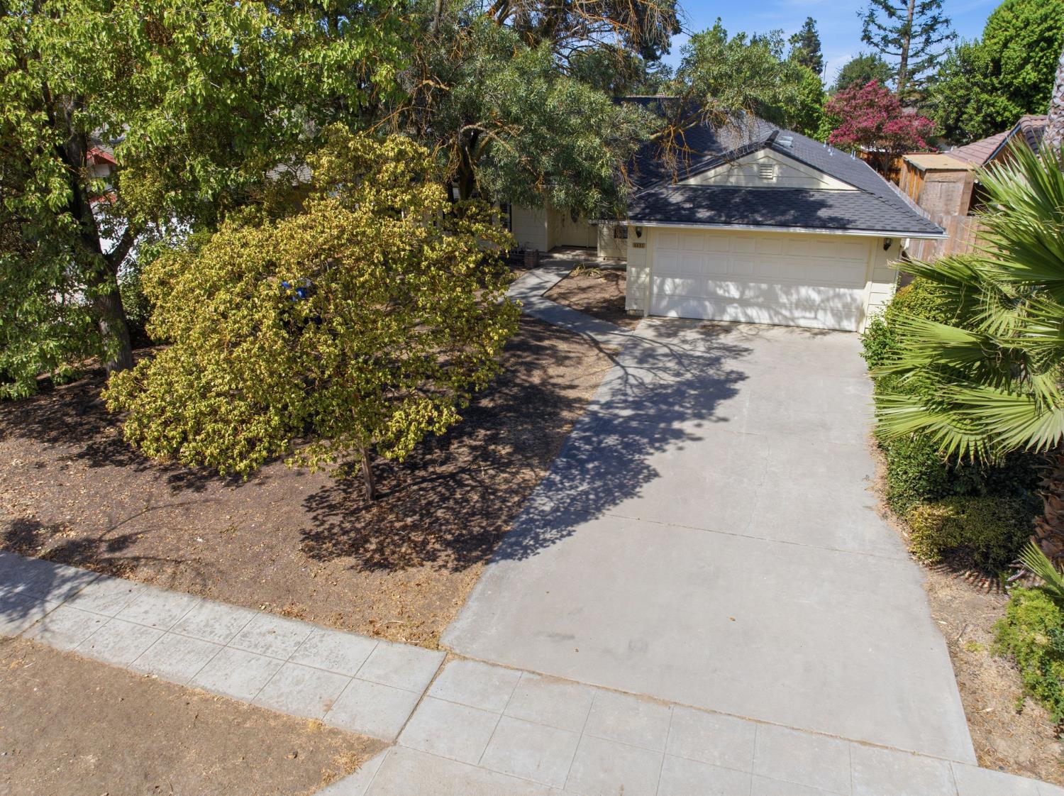 6493 N Blythe Ave, Fresno, CA 93722