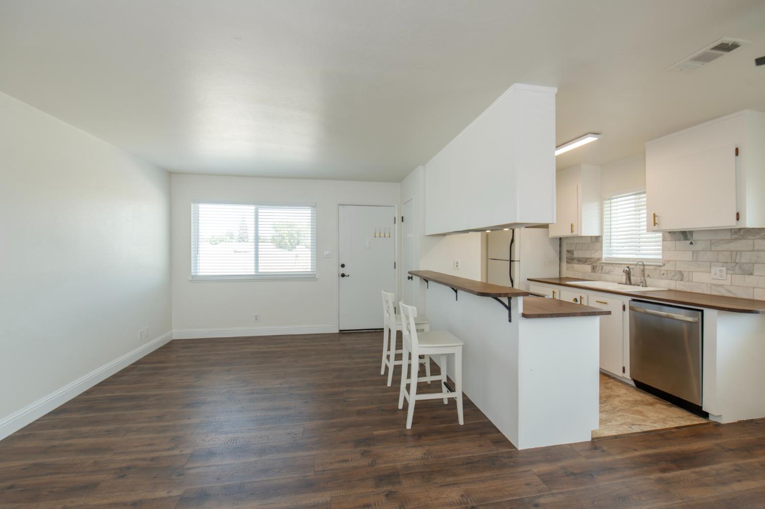 4904 N Holt Ave #204, Fresno, CA 93705