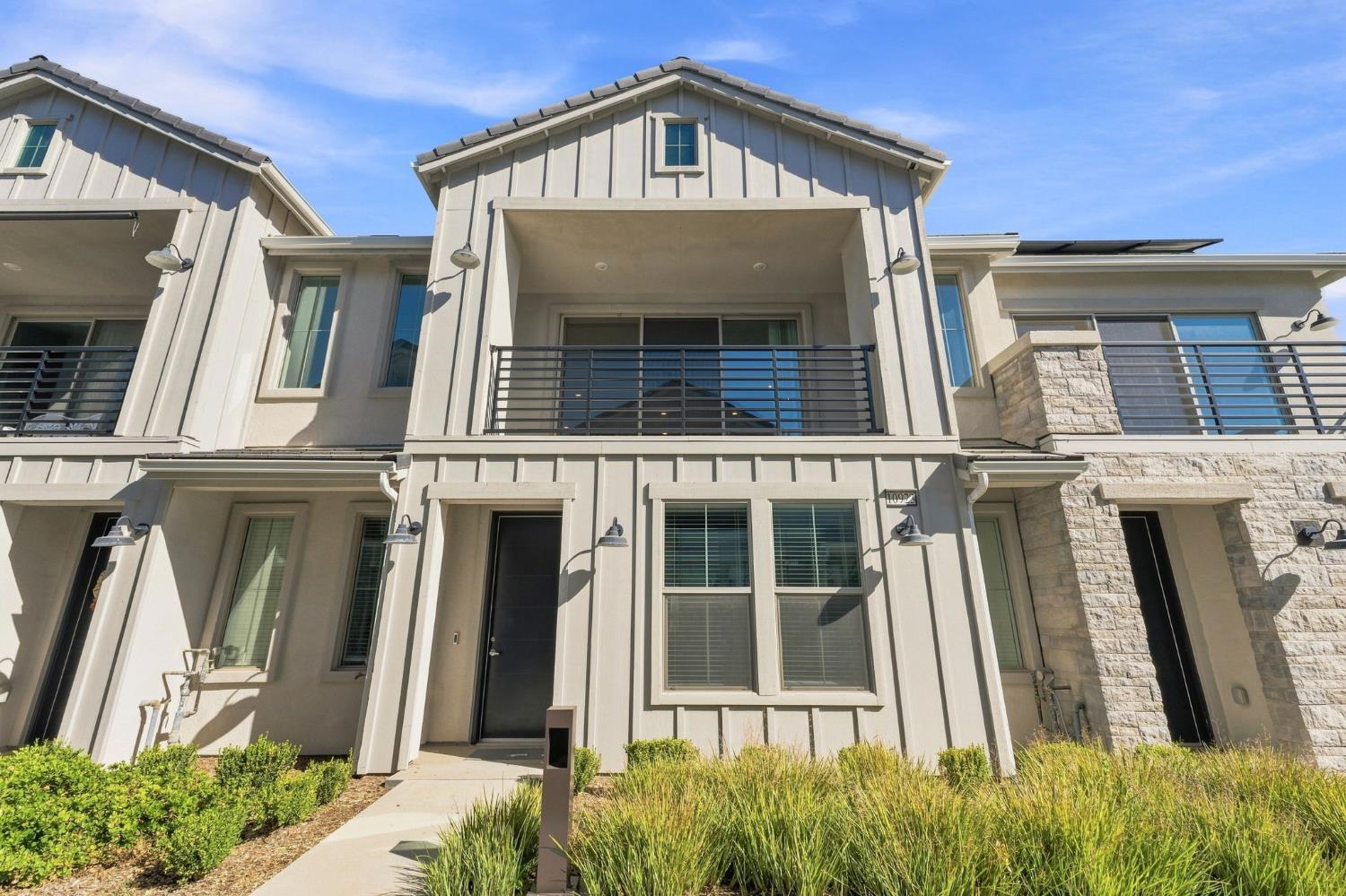 10923 N Blackberry Dr, Fresno, CA 93730