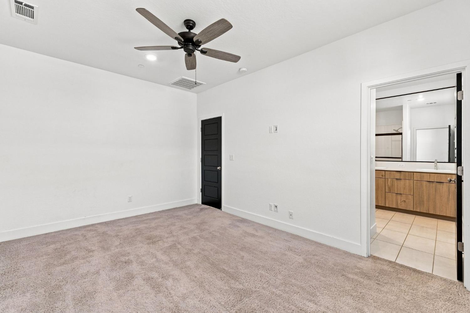 10923 N Blackberry Dr, Fresno, CA 93730