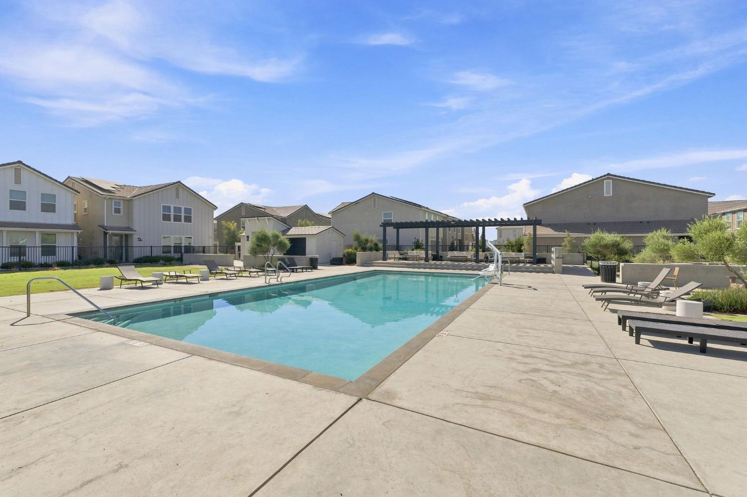 10923 N Blackberry Dr, Fresno, CA 93730