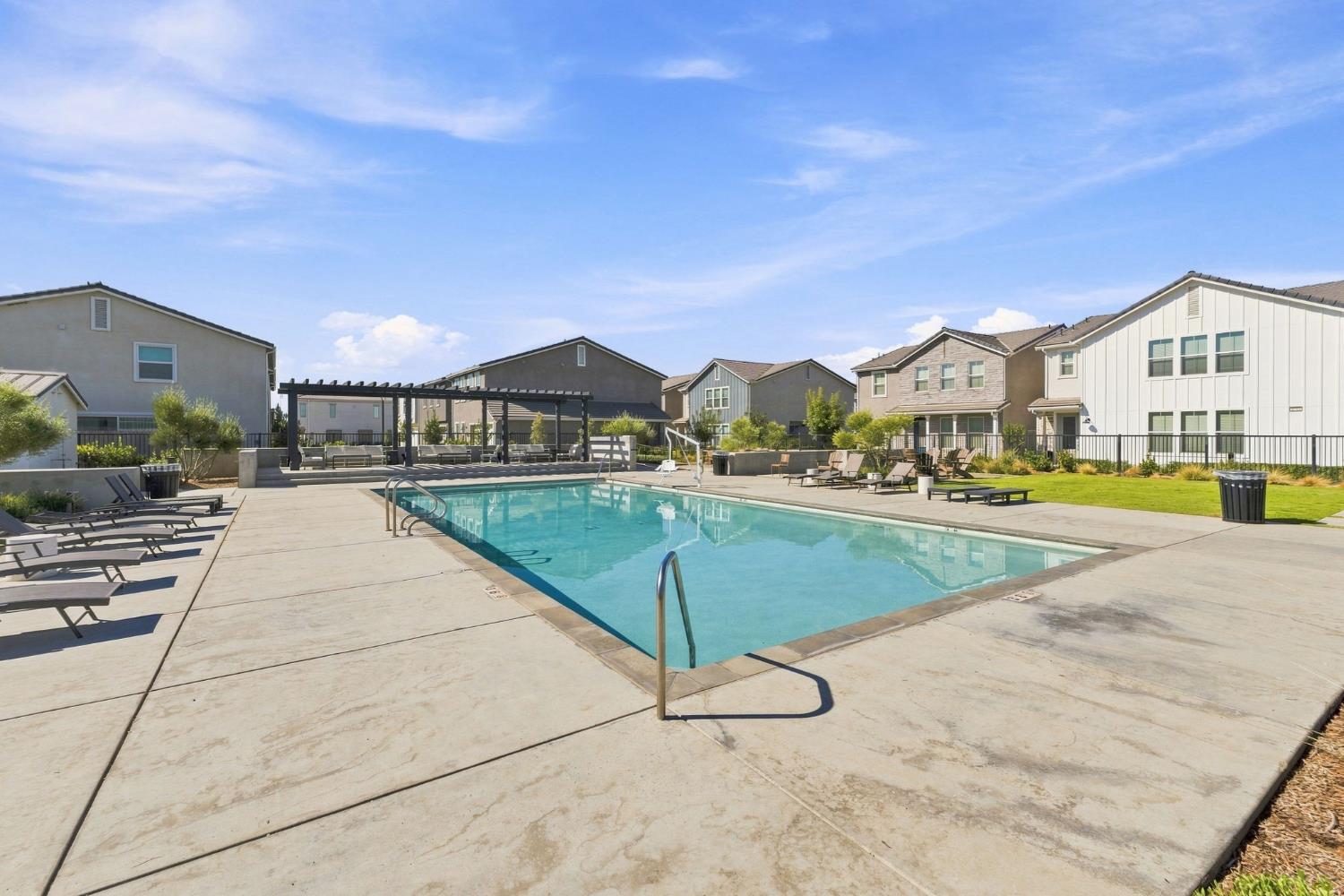10923 N Blackberry Dr, Fresno, CA 93730