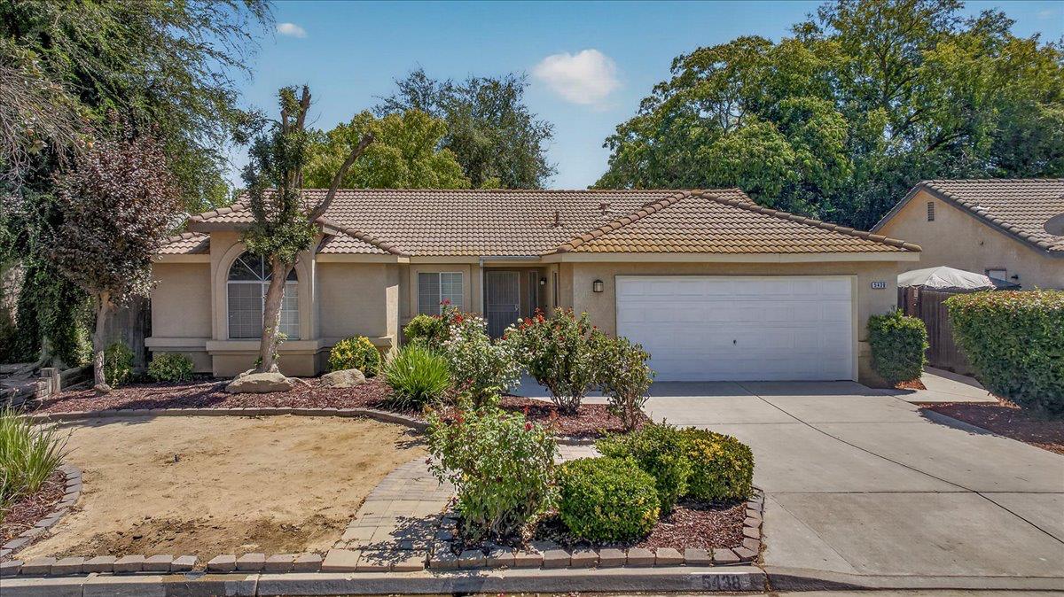 5438 N State St, Fresno, CA 93722