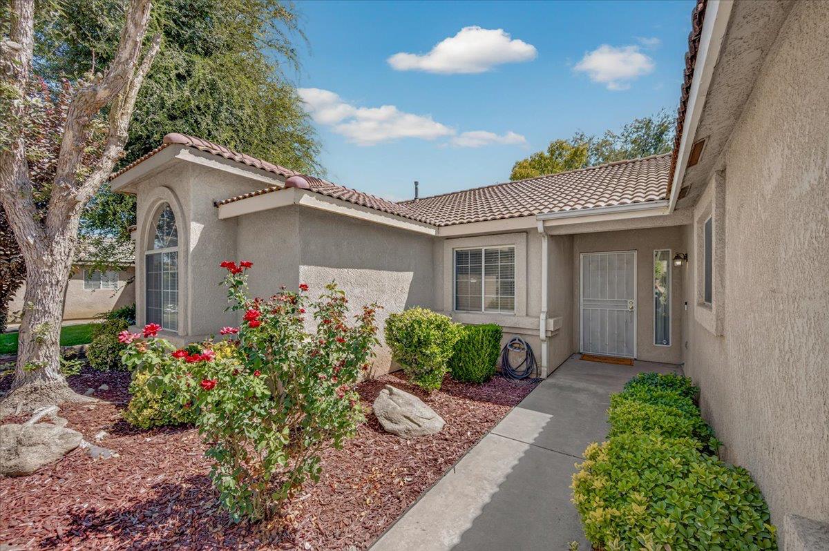 5438 N State St, Fresno, CA 93722