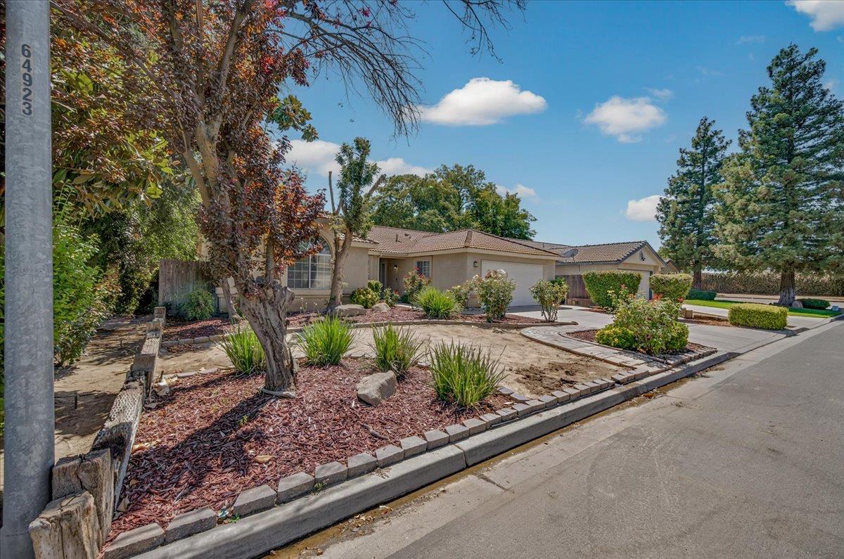 5438 N State St, Fresno, CA 93722