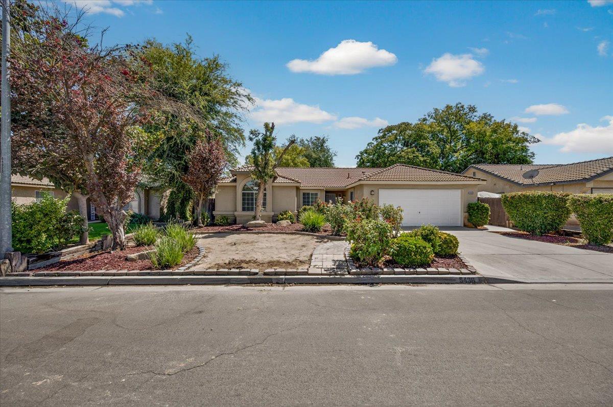 5438 N State St, Fresno, CA 93722