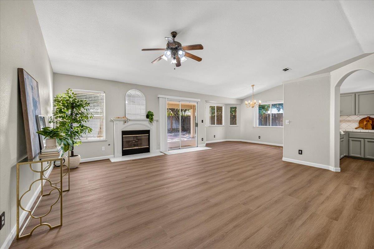 5438 N State St, Fresno, CA 93722