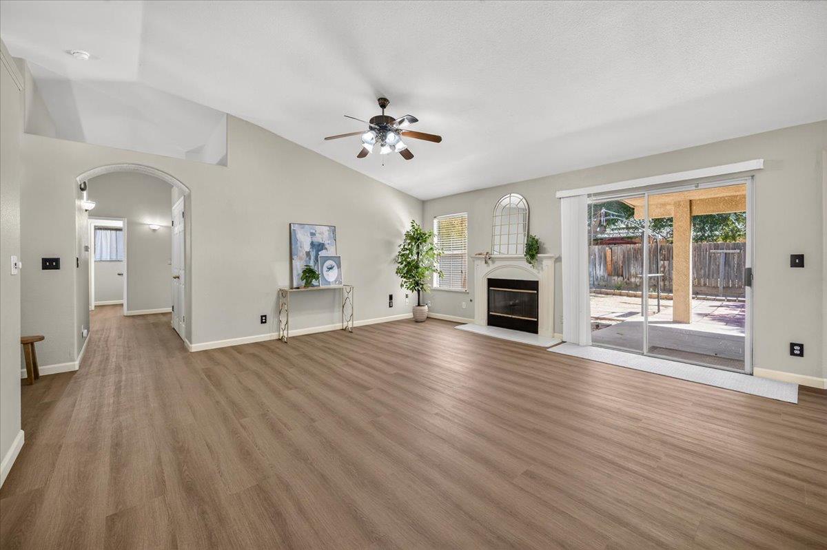 5438 N State St, Fresno, CA 93722