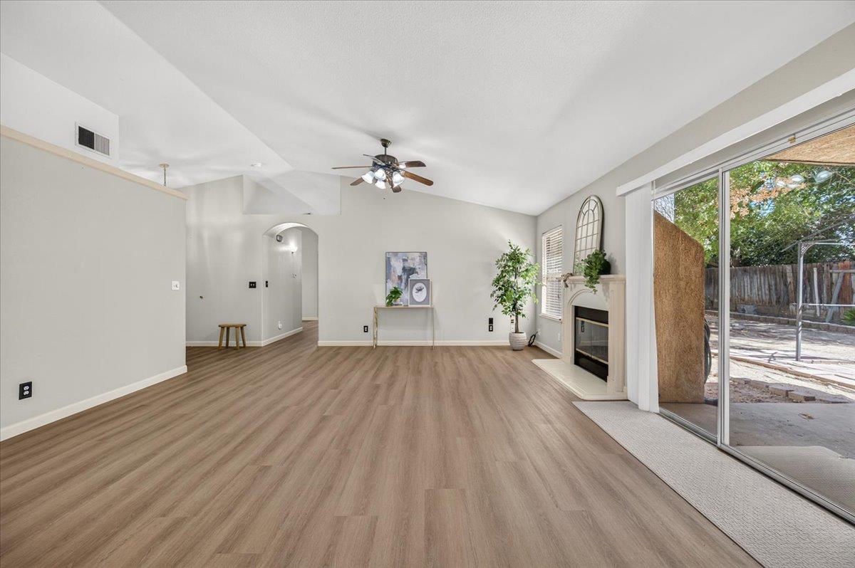 5438 N State St, Fresno, CA 93722