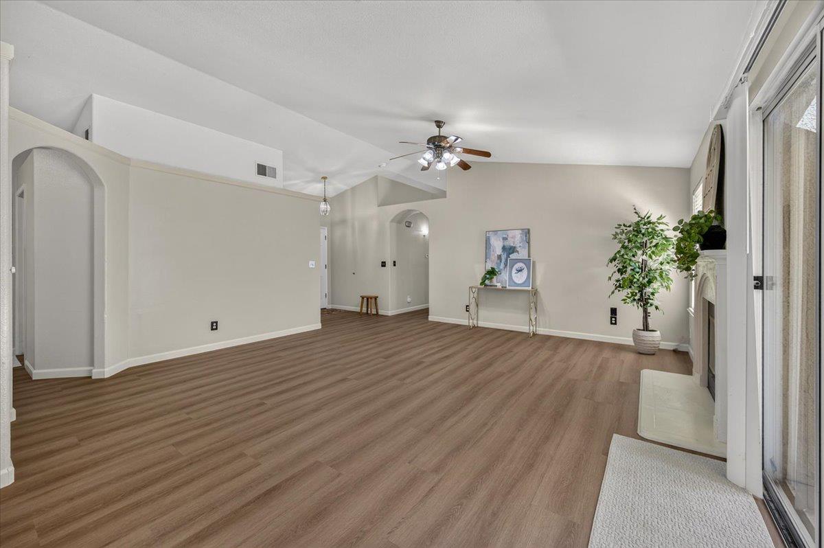 5438 N State St, Fresno, CA 93722