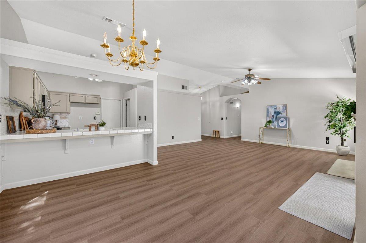 5438 N State St, Fresno, CA 93722