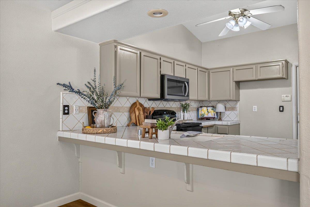 5438 N State St, Fresno, CA 93722