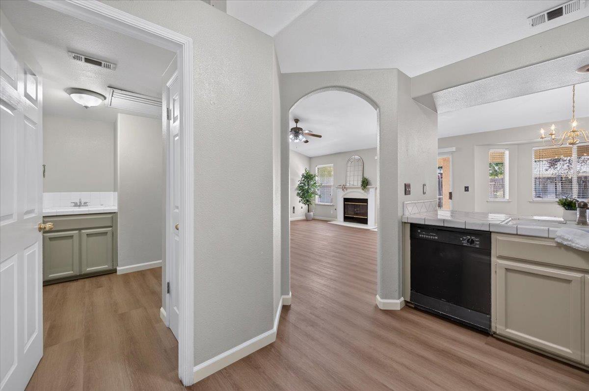 5438 N State St, Fresno, CA 93722