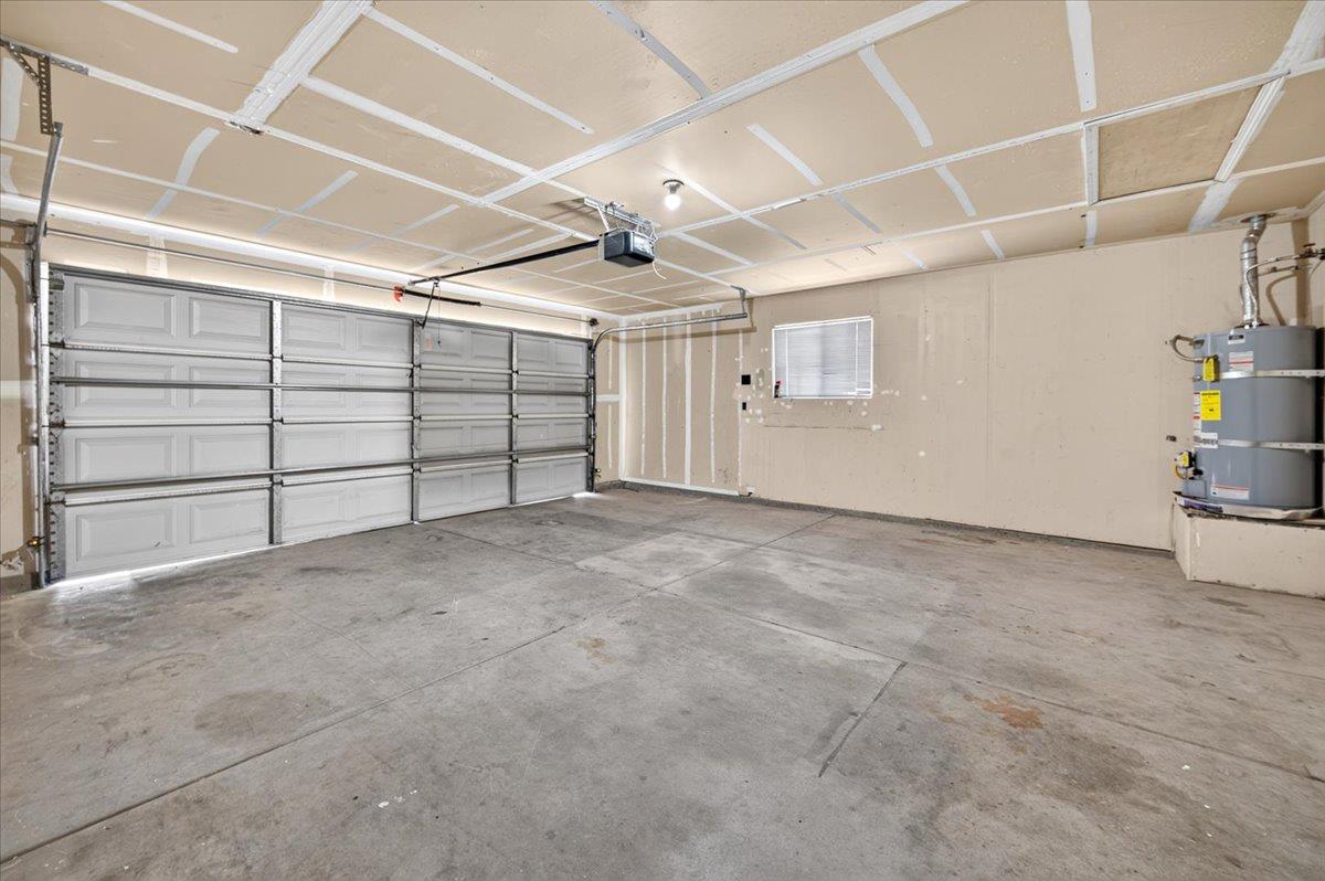 5438 N State St, Fresno, CA 93722