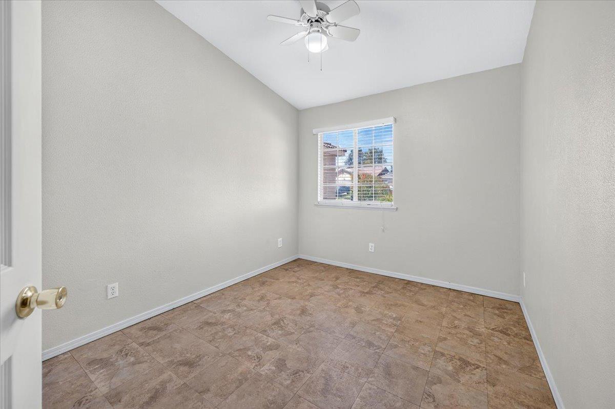 5438 N State St, Fresno, CA 93722