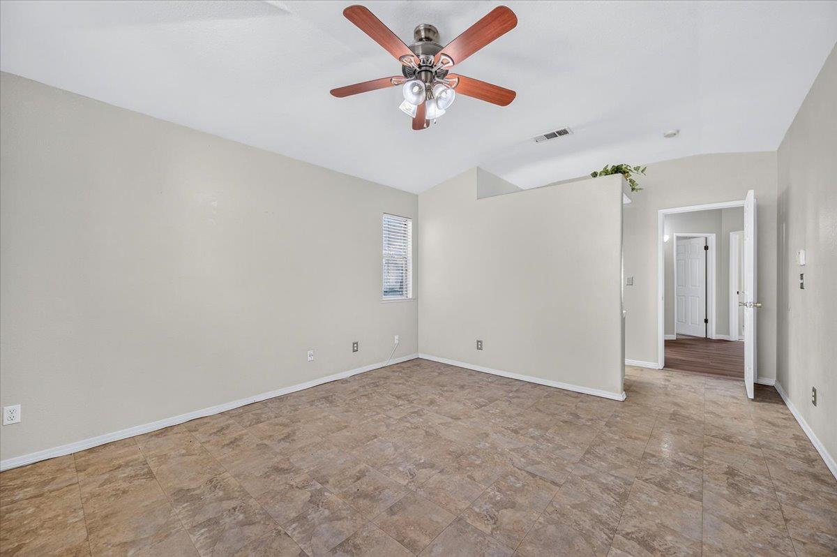 5438 N State St, Fresno, CA 93722