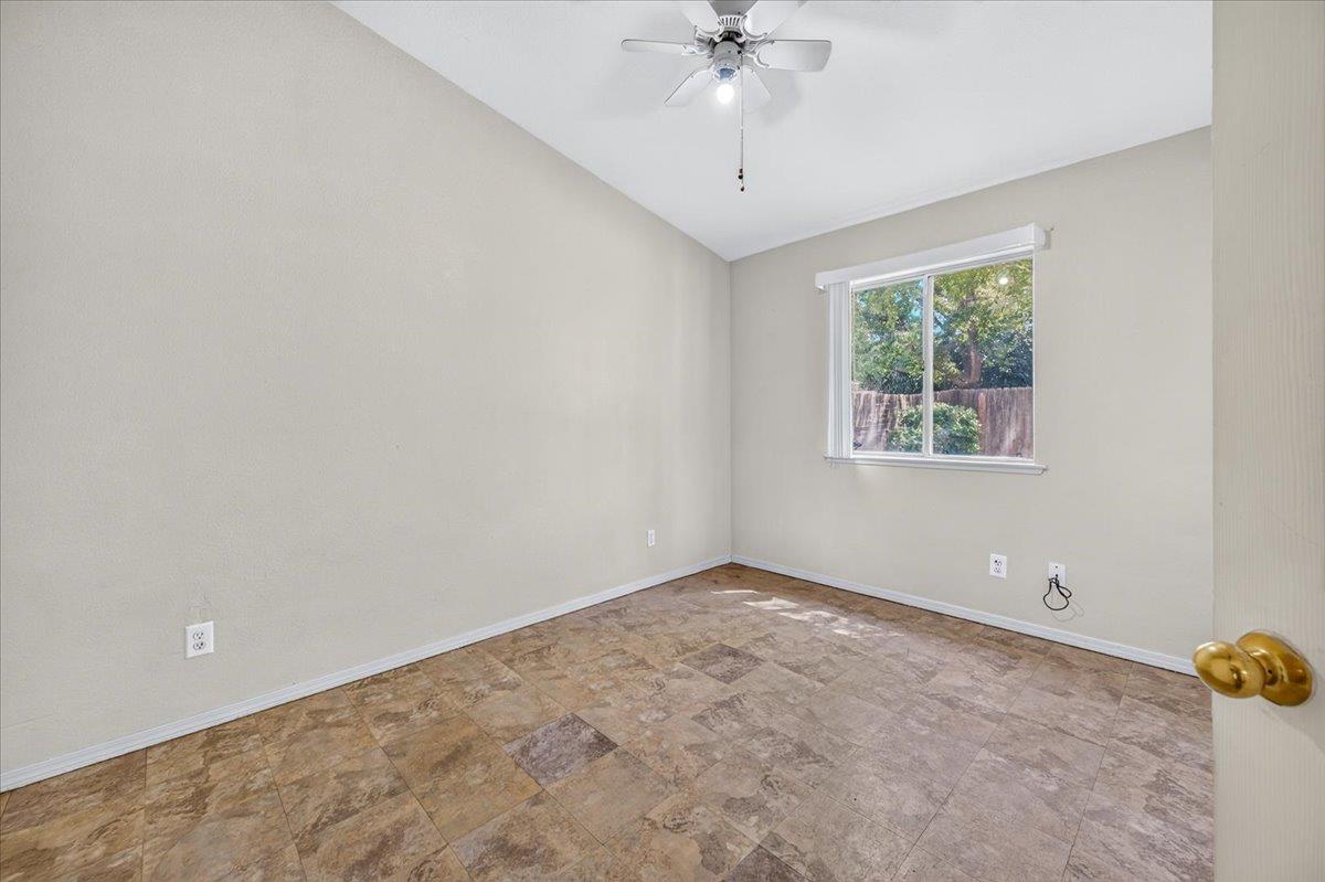 5438 N State St, Fresno, CA 93722