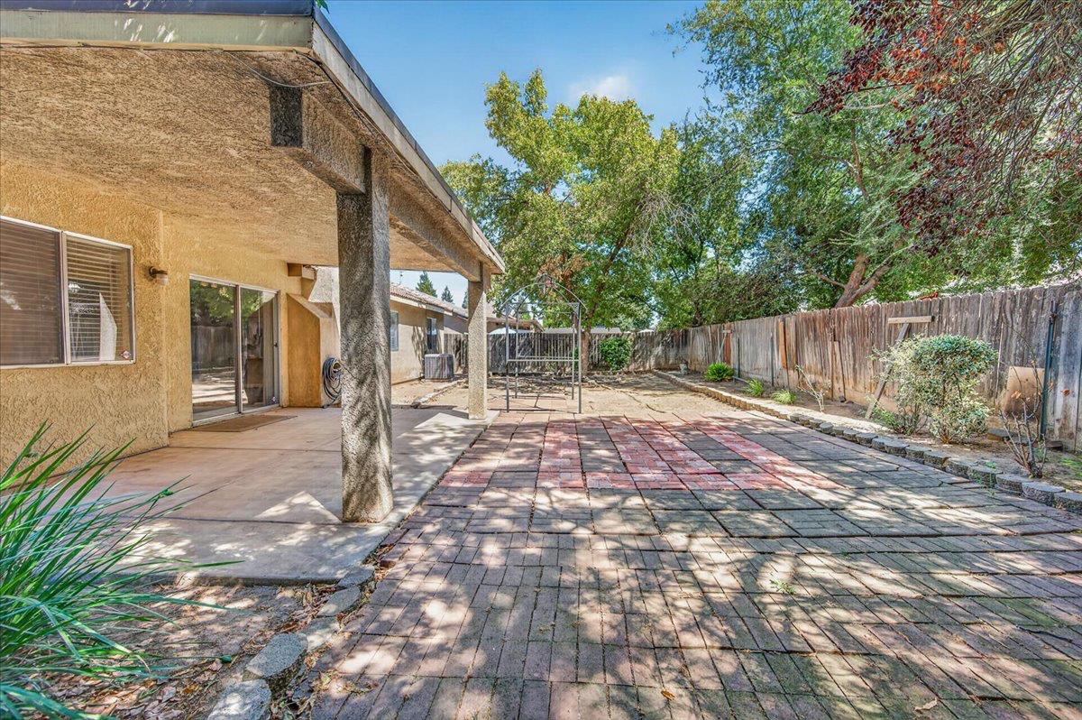 5438 N State St, Fresno, CA 93722