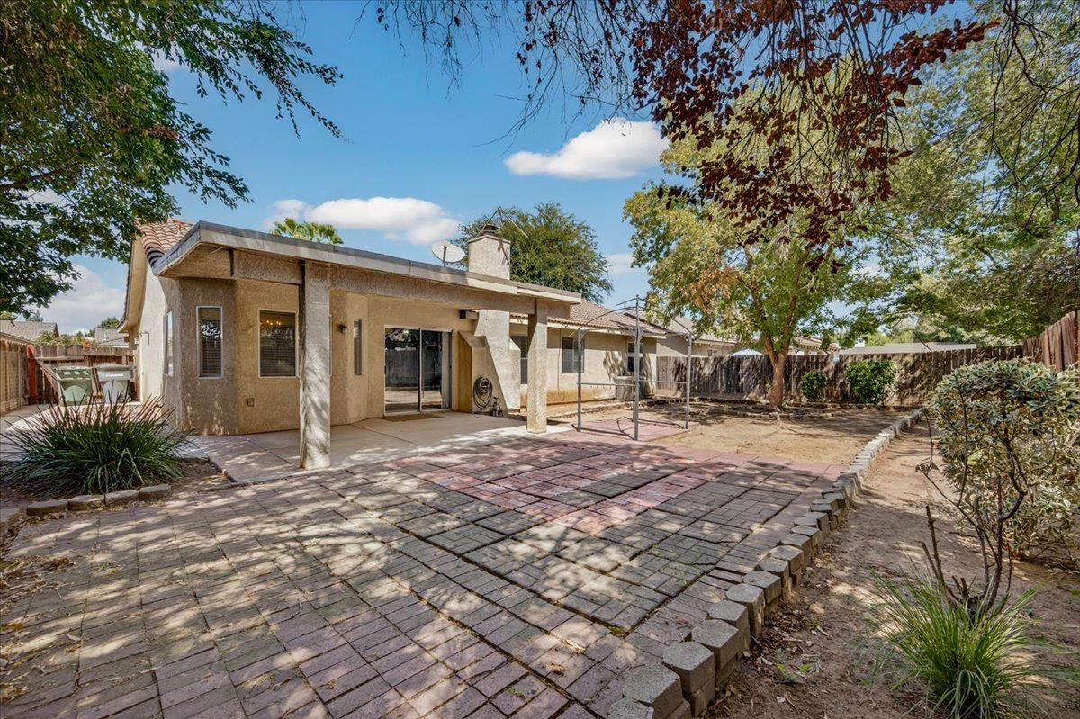 5438 N State St, Fresno, CA 93722