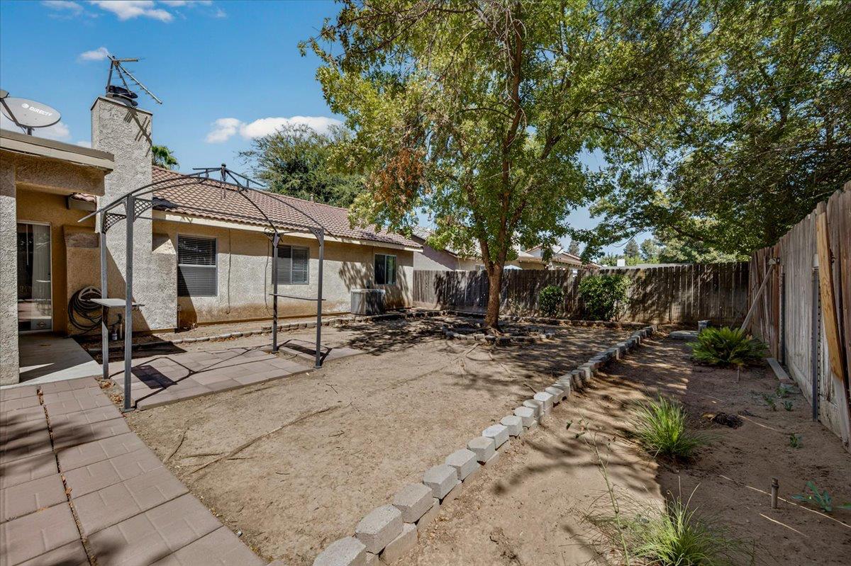 5438 N State St, Fresno, CA 93722