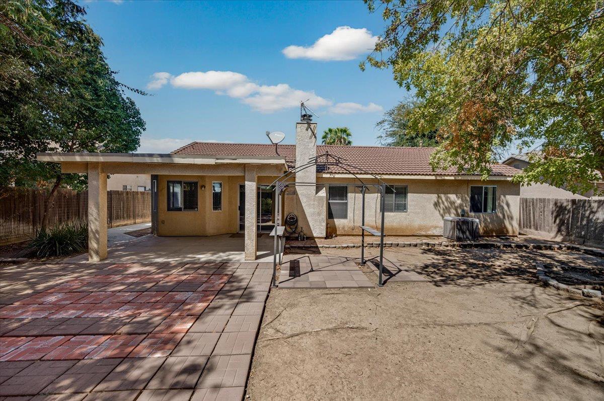 5438 N State St, Fresno, CA 93722