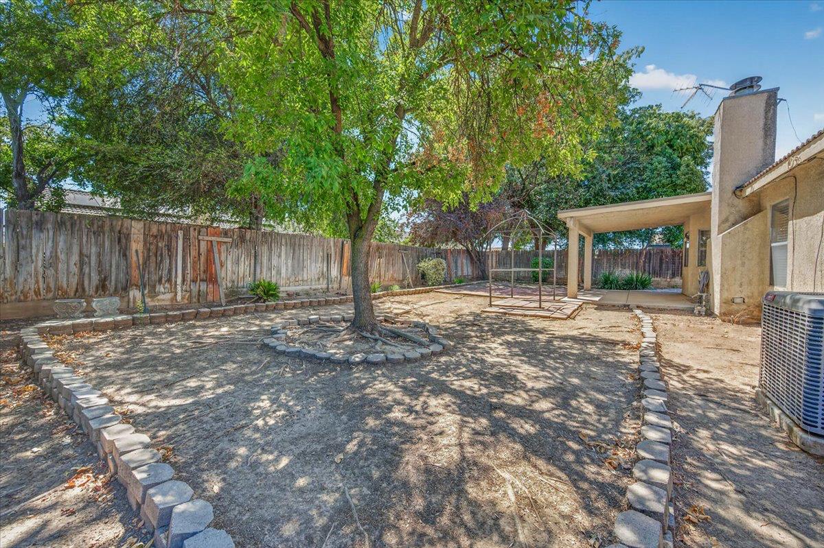 5438 N State St, Fresno, CA 93722