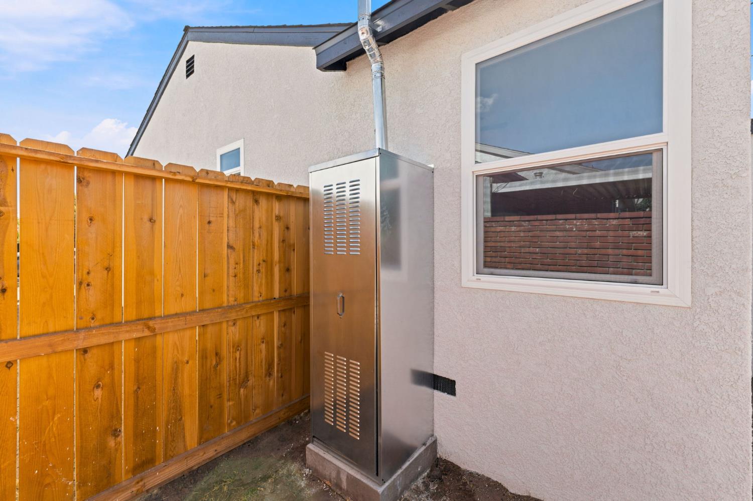 1343 N Esther Way, Fresno, CA 93728
