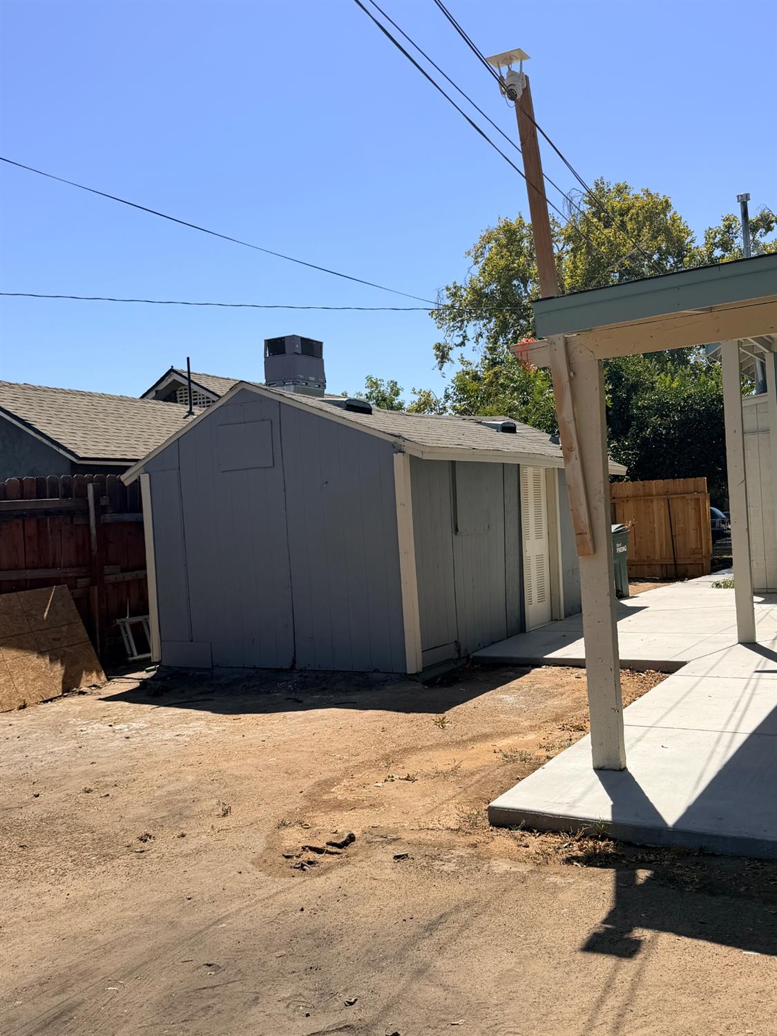2427 E Tyler, Fresno, CA 93701