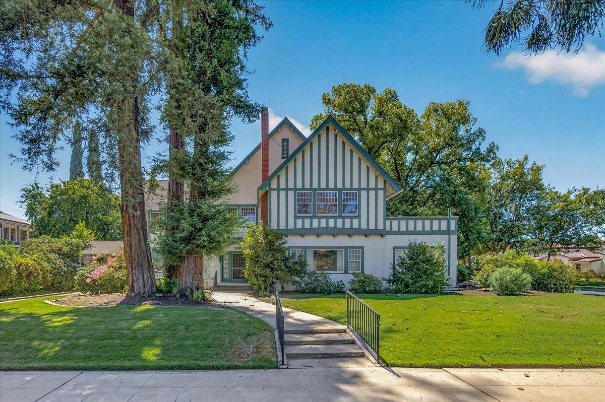 600 E Carmen Ave E, Fresno, CA 93728