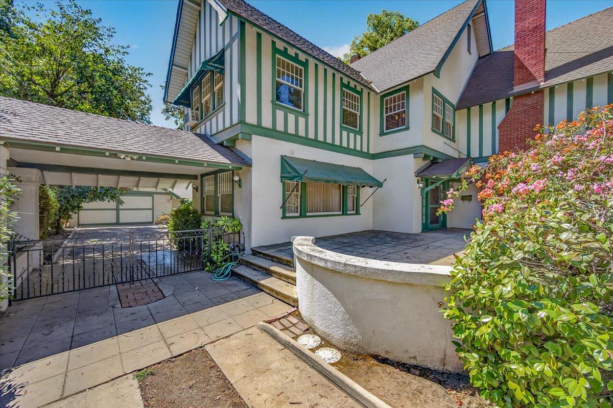 600 E Carmen Ave E, Fresno, CA 93728