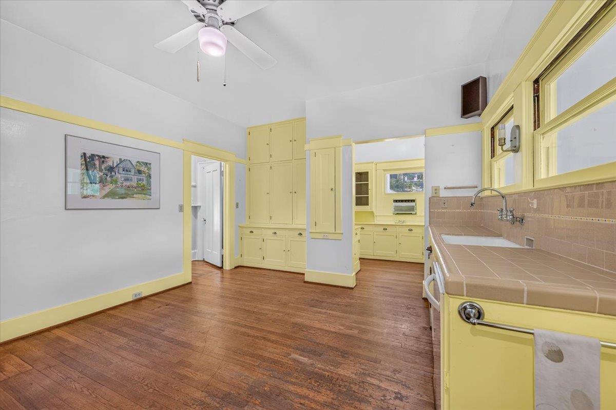 600 E Carmen Ave E, Fresno, CA 93728