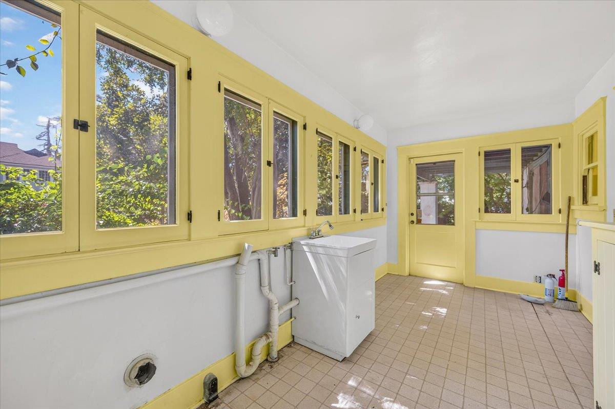 600 E Carmen Ave E, Fresno, CA 93728