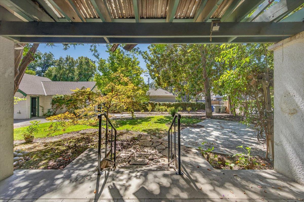 600 E Carmen Ave E, Fresno, CA 93728