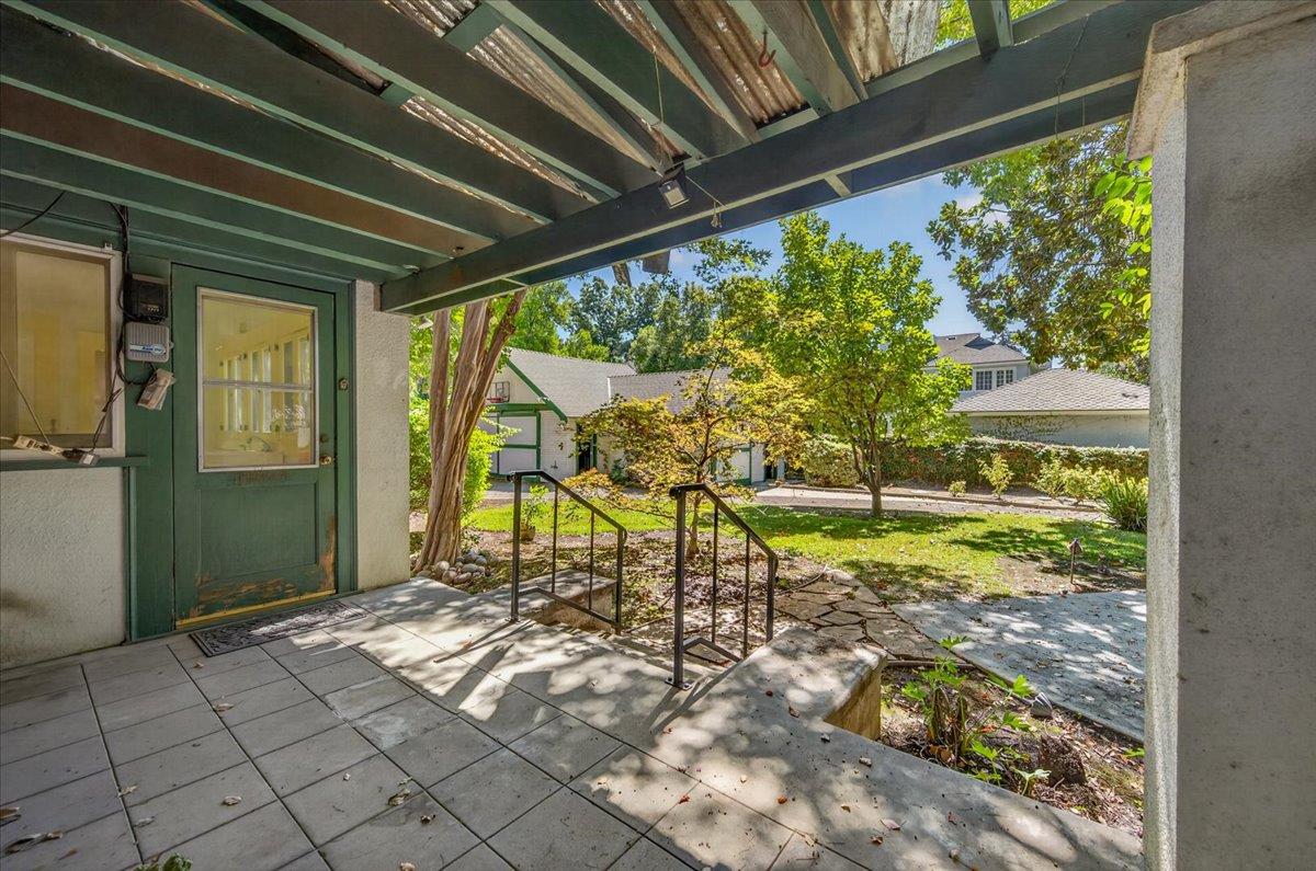 600 E Carmen Ave E, Fresno, CA 93728