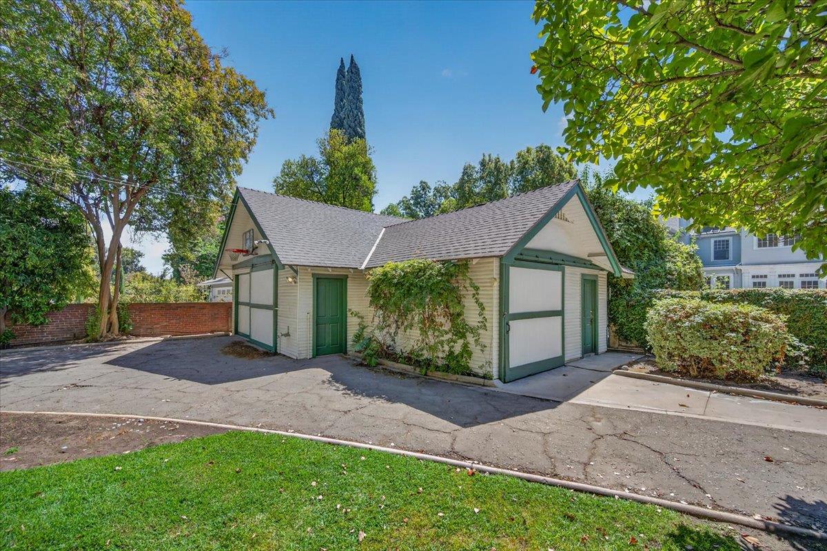 600 E Carmen Ave E, Fresno, CA 93728