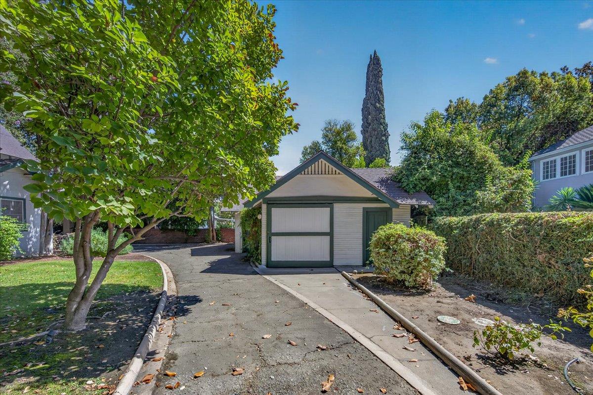 600 E Carmen Ave E, Fresno, CA 93728