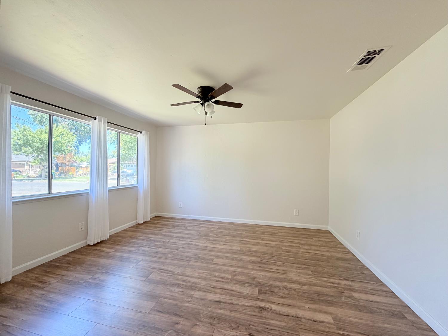 1833 W Pico Ave, Fresno, CA 93705