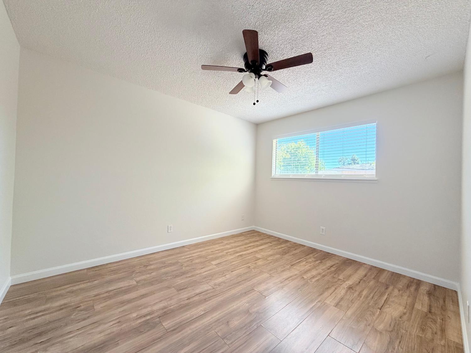1833 W Pico Ave, Fresno, CA 93705