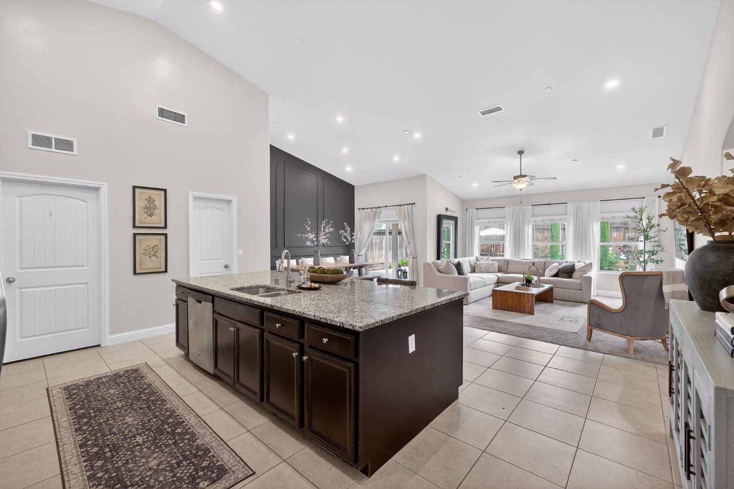 6876 E Fedora Ave, Fresno, CA 93727