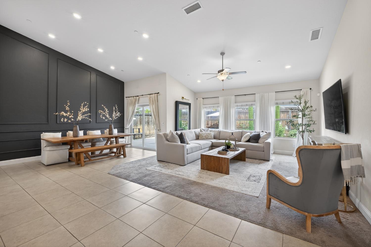 6876 E Fedora Ave, Fresno, CA 93727
