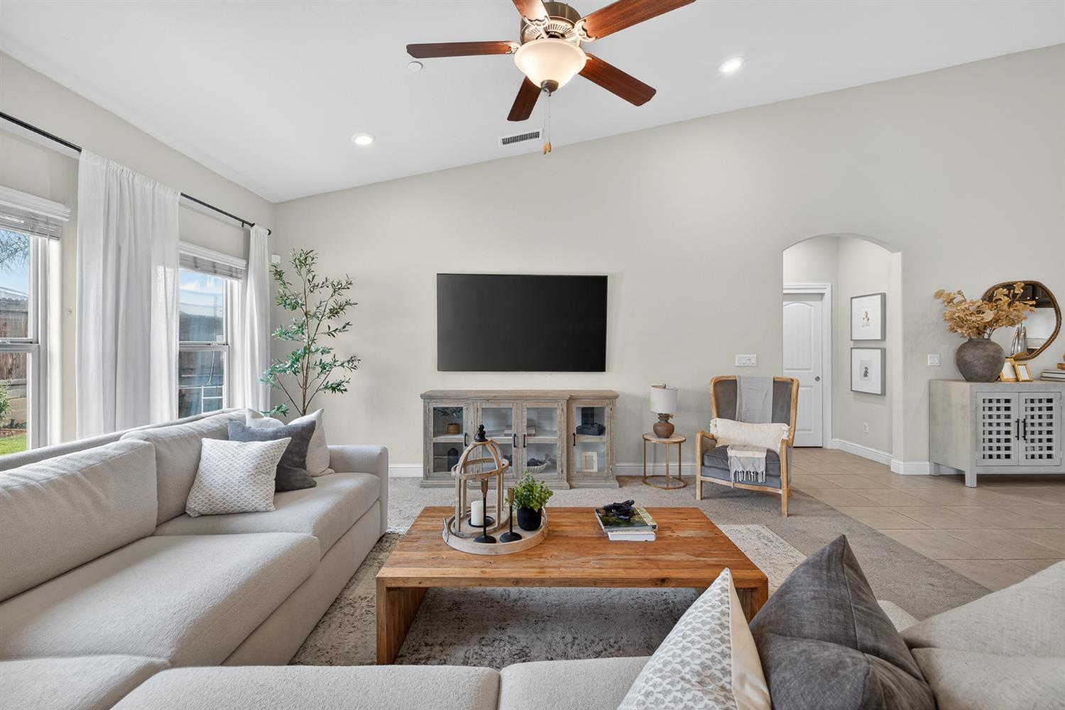 6876 E Fedora Ave, Fresno, CA 93727