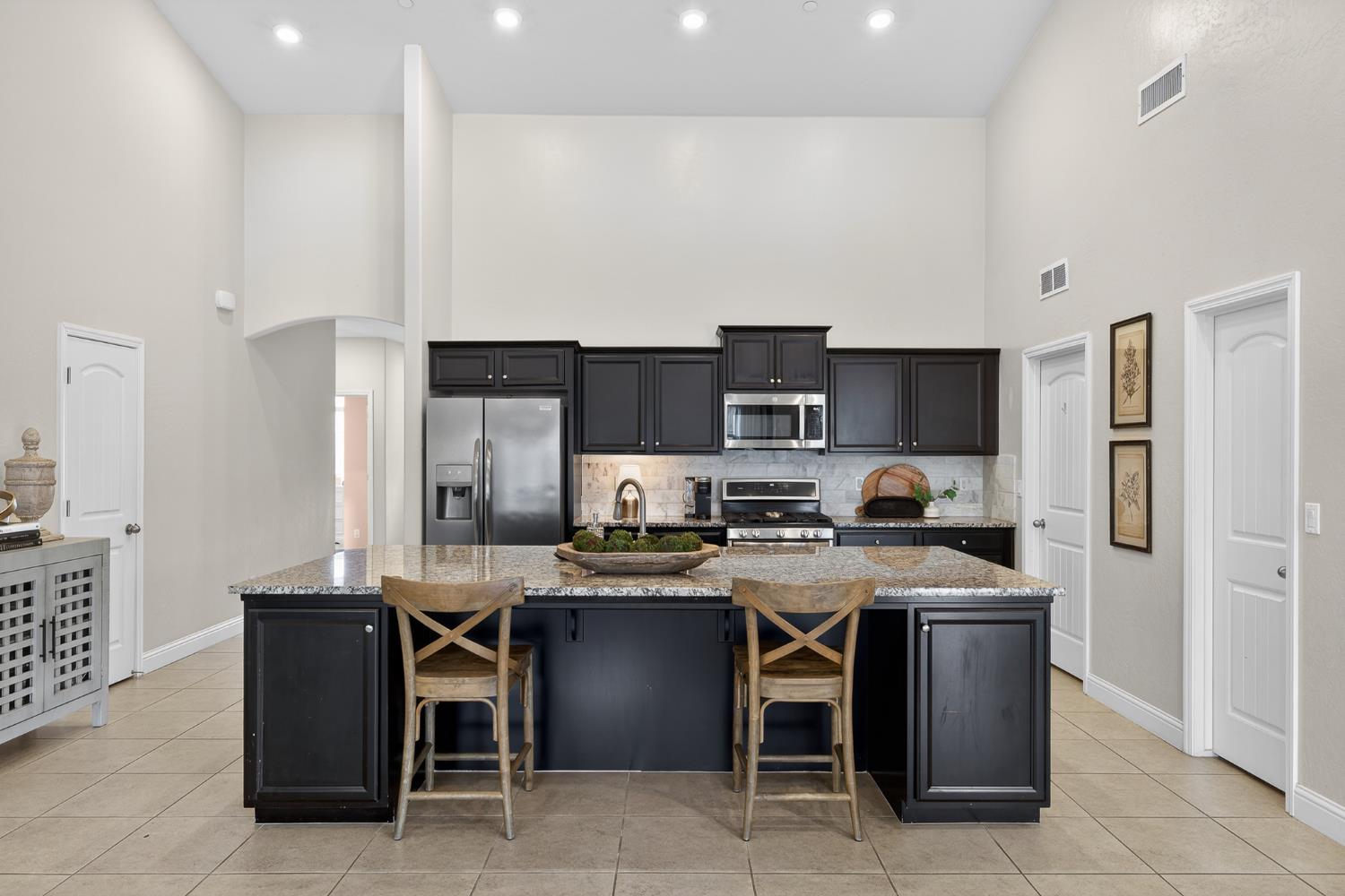 6876 E Fedora Ave, Fresno, CA 93727