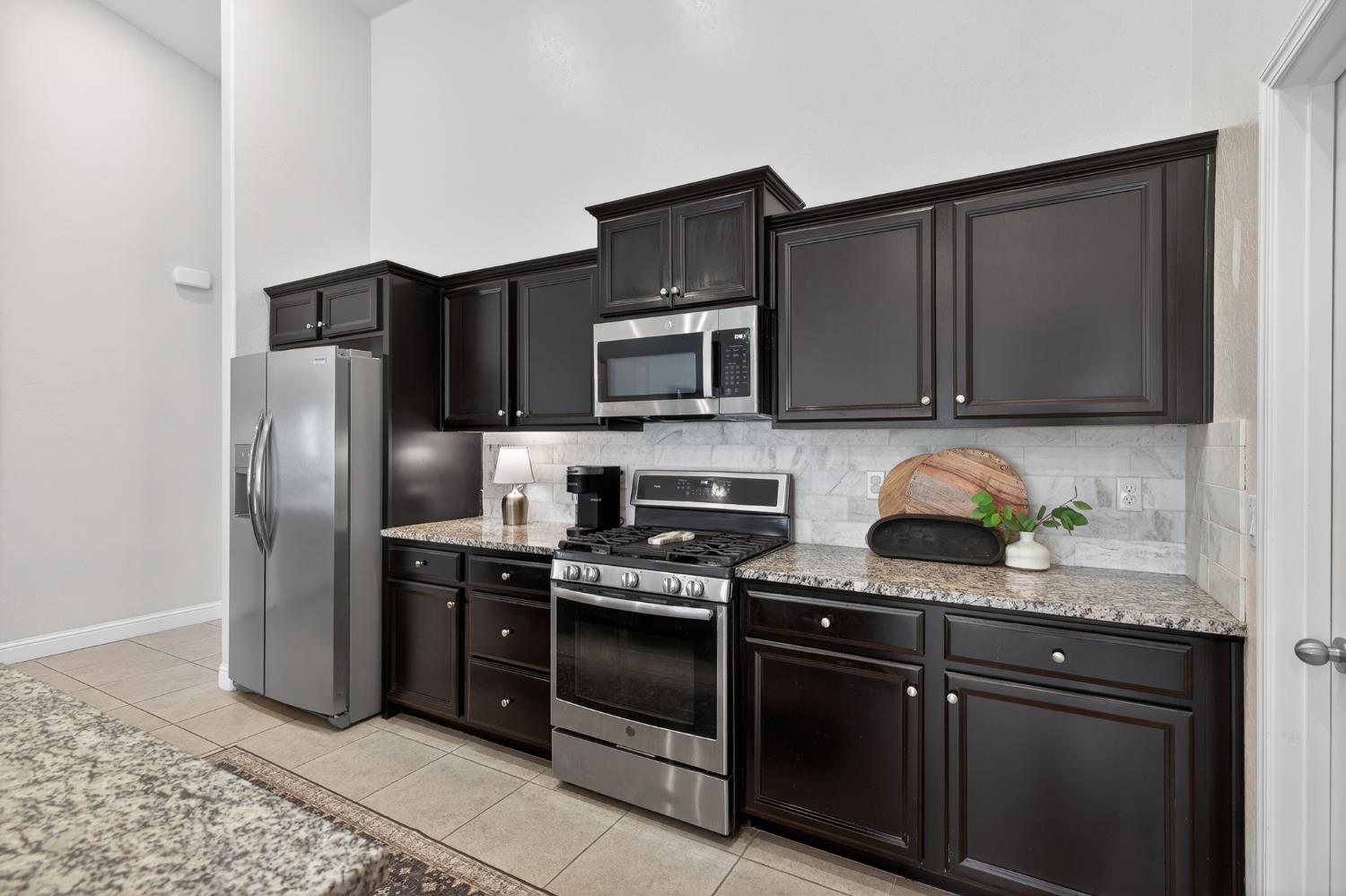 6876 E Fedora Ave, Fresno, CA 93727