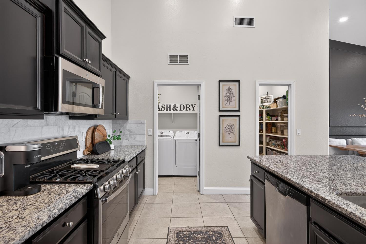 6876 E Fedora Ave, Fresno, CA 93727