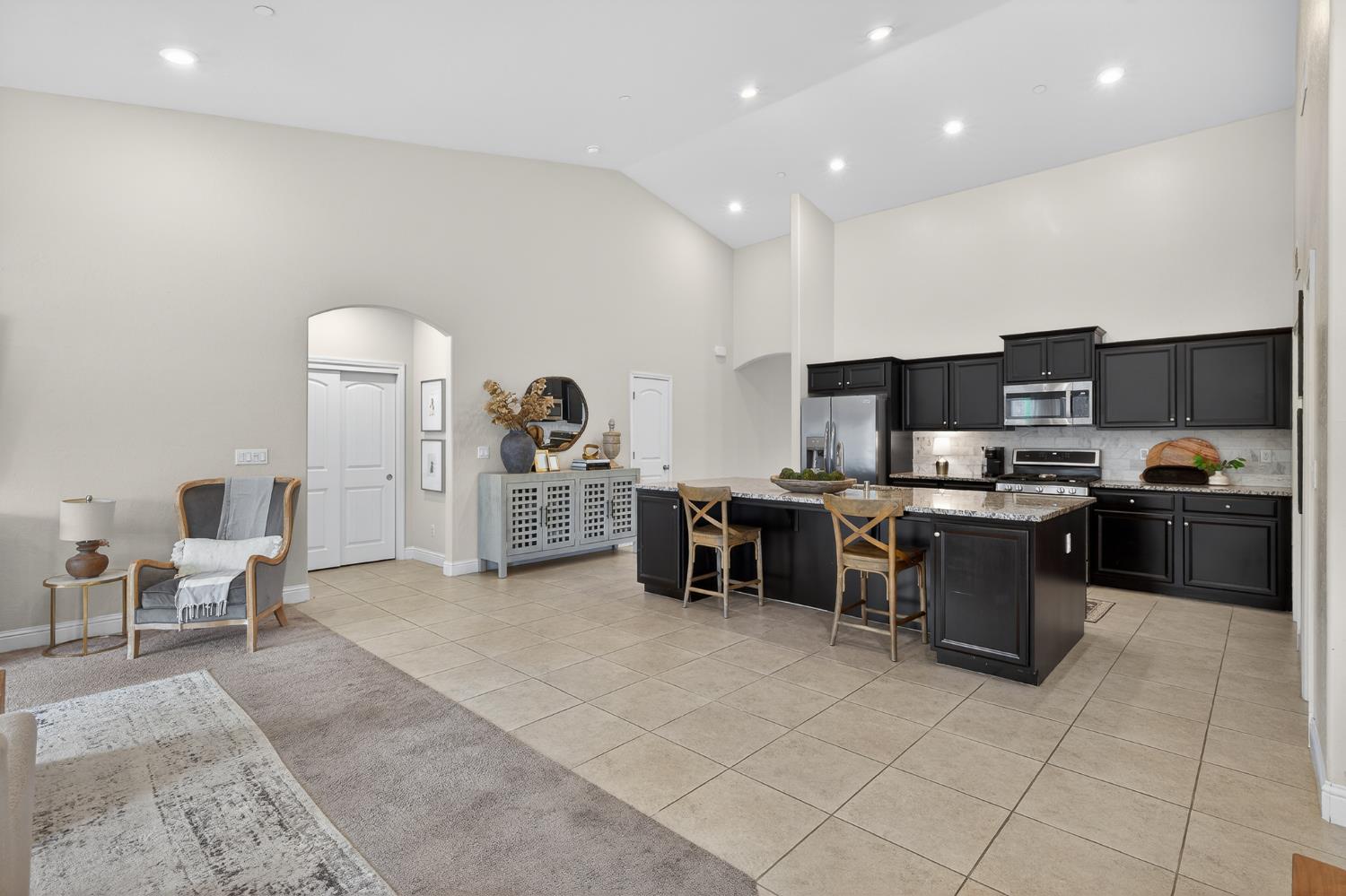 6876 E Fedora Ave, Fresno, CA 93727