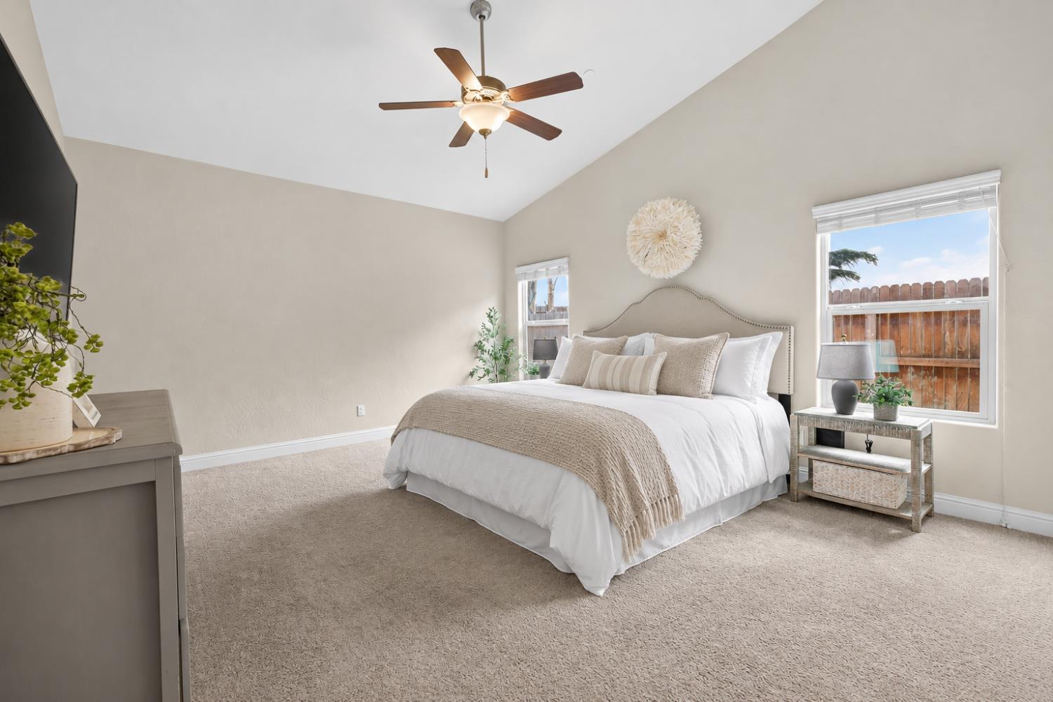 6876 E Fedora Ave, Fresno, CA 93727