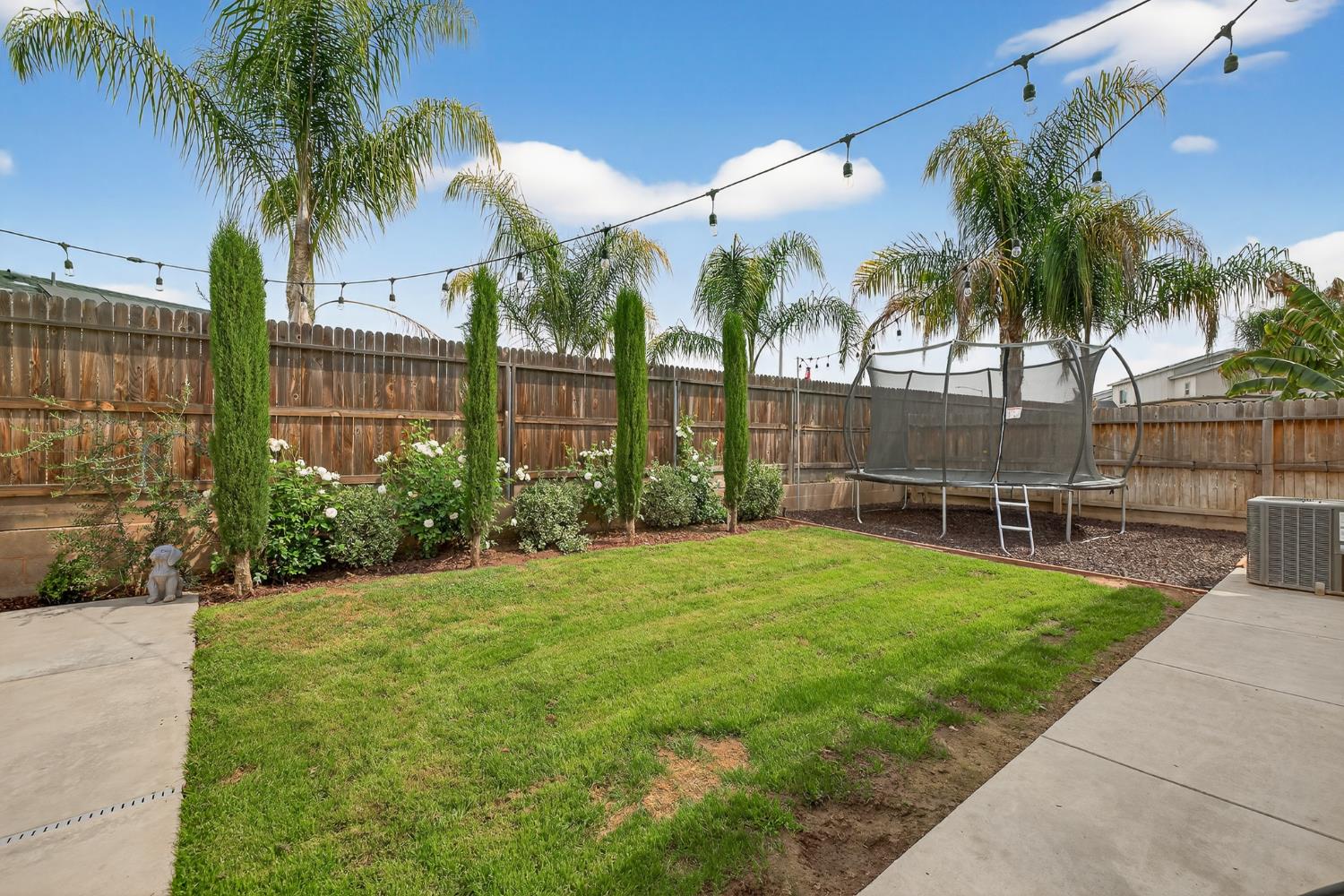 6876 E Fedora Ave, Fresno, CA 93727